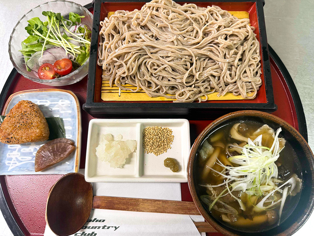 きの子ともち豚汁の温つけ蕎麦